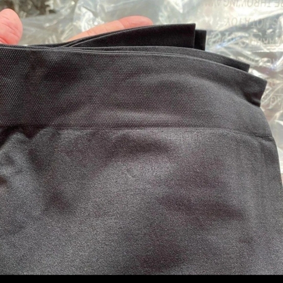 🔥$5🔥BLACK LEGGINGS-PLUS SIZE- - Picture 3 of 4